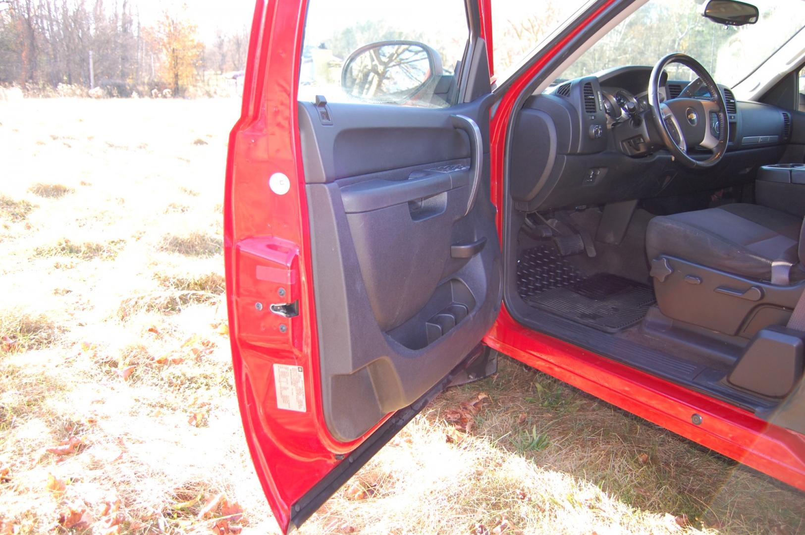 2010 RED /Black Cloth Chevrolet Silverado 1500 LT1 (1GCSKSE3XAZ) with an 5.3L V8 OHV 16V FFV engine, Automatic transmission transmission, located at 6528 Lower York Road, New Hope, PA, 18938, (215) 862-9555, 40.358707, -74.977882 - Here for sale is a very nice 2010 Chevrolet Silverado 1500 extended cab with a Z71 package. Under the hood is a strong running 5.3 liter V8 which puts power to 2 or 4 wheels via a smooth shifting automatic transmission. Features include; Black cloth interior, keyless entry, 2 remotes, 3 keys, cru - Photo#14